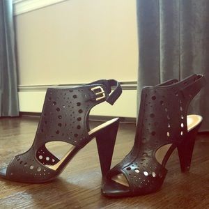 Ivanka Trump size 9 — 3 inch heels.